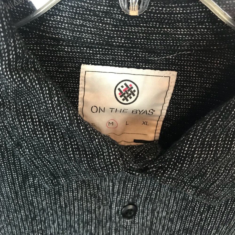 Static button down - Picture 5 of 7